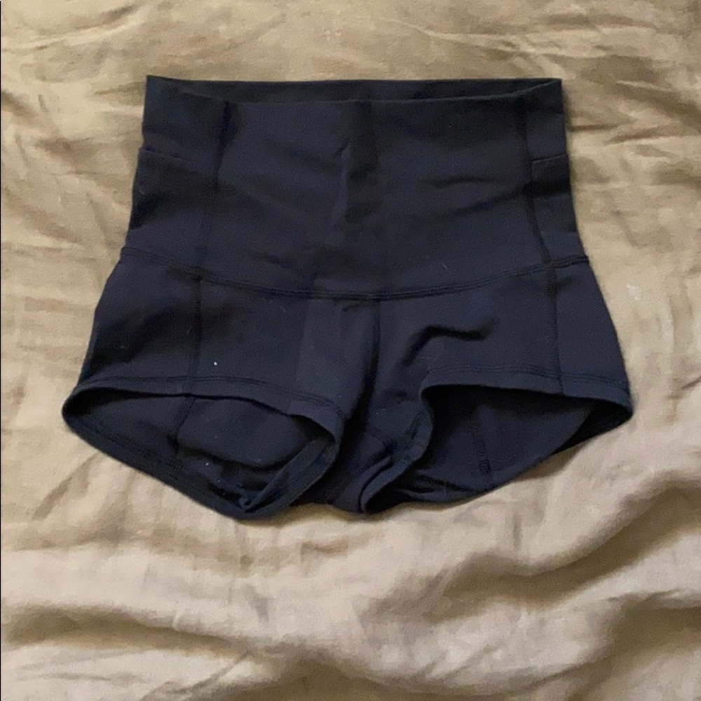 NWOT. Lululemon booty compression shorts